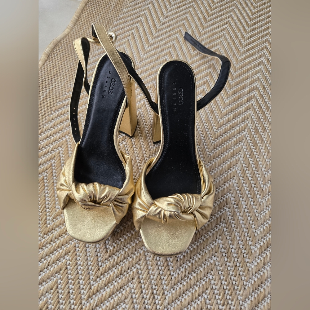 ASOS DESIGN  knotted platform sandals.  Size 7